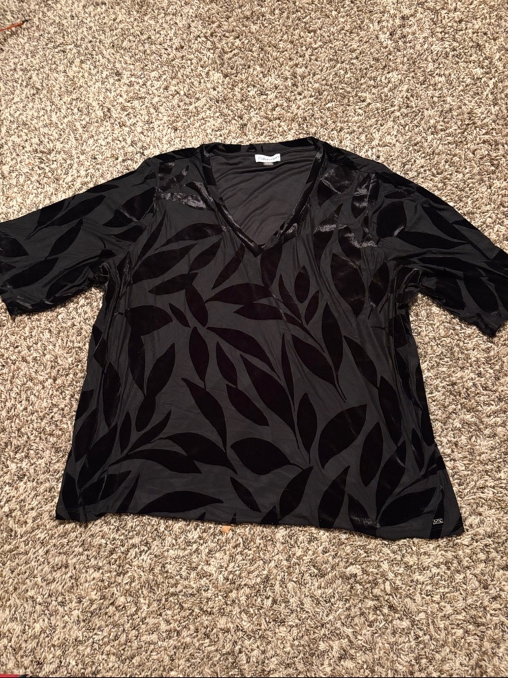 Calvin Klein ladies size 2X Black Velvet Leaf-Print V-Neck Top
